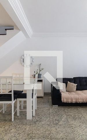 Casa à venda com 120m², 4 quartos e 2 vagas Casa à venda com 120m², 4 quartos e 2 vagasSala