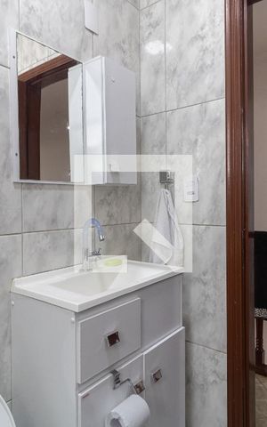 Casa à venda com 120m², 4 quartos e 2 vagas Casa à venda com 120m², 4 quartos e 2 vagasBanheiro Social