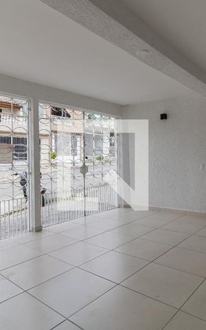 Casa à venda com 120m², 4 quartos e 2 vagas Casa à venda com 120m², 4 quartos e 2 vagasGaragem