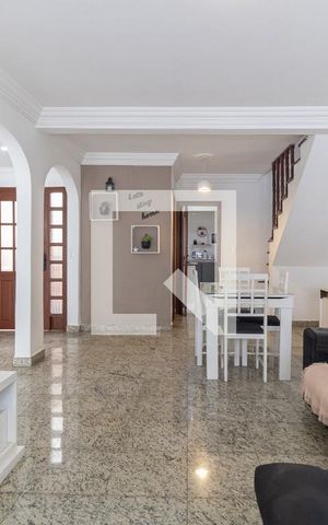 Casa à venda com 120m², 4 quartos e 2 vagas Casa à venda com 120m², 4 quartos e 2 vagasSala