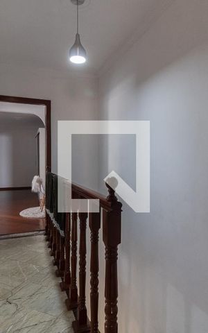 Casa à venda com 120m², 4 quartos e 2 vagas Casa à venda com 120m², 4 quartos e 2 vagasCorredor