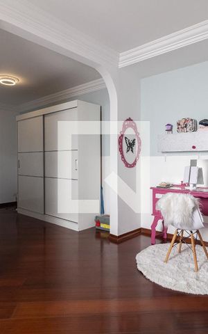 Casa à venda com 120m², 4 quartos e 2 vagas Casa à venda com 120m², 4 quartos e 2 vagasSuíte