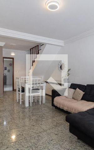 Casa à venda com 120m², 4 quartos e 2 vagas Casa à venda com 120m², 4 quartos e 2 vagasSala