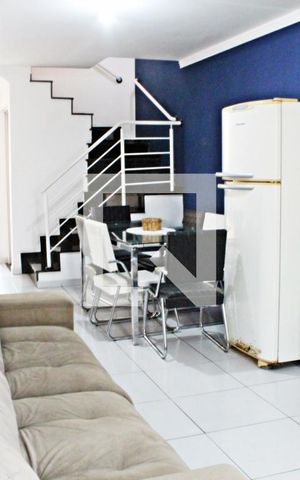 Casa de condomínio à venda com 120m², 3 quartos e 2 vagasSala