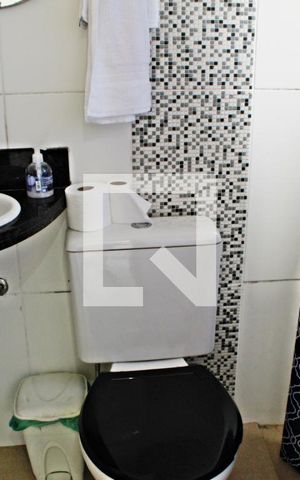 Casa de condomínio à venda com 120m², 3 quartos e 2 vagasBanheiro da Suíte