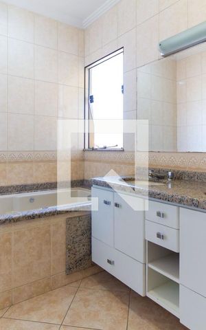 Casa para alugar com 193m², 3 quartos e 2 vagasBanheiro da Suíte