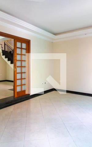 Casa para alugar com 193m², 3 quartos e 2 vagasSala