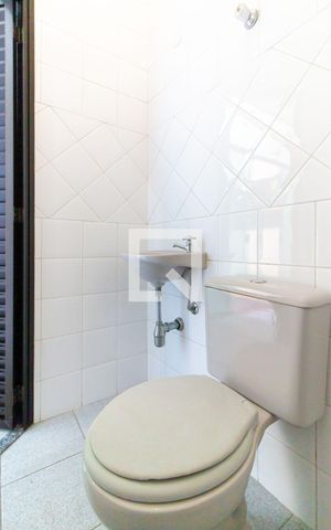 Casa para alugar com 193m², 3 quartos e 2 vagasBanheiro de Serviço