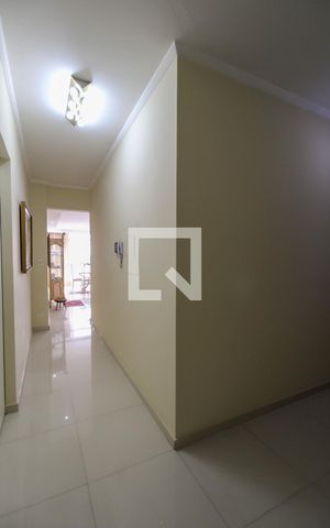 Apartamento para alugar com 170m², 3 quartos e 1 vaga Apartamento para alugar com 170m², 3 quartos e 1 vagaCorredor