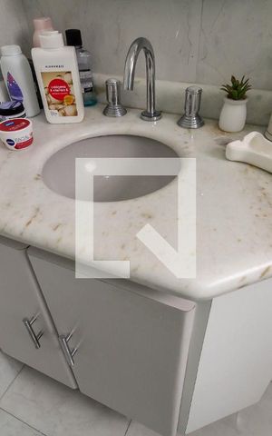 Apartamento para alugar com 170m², 3 quartos e 1 vaga Apartamento para alugar com 170m², 3 quartos e 1 vagaBanheiro da Suíte