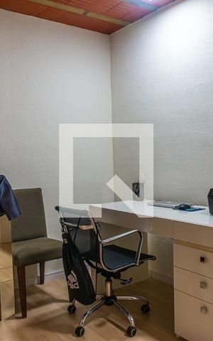 Casa à venda com 380m², 4 quartos e 4 vagas Casa à venda com 380m², 4 quartos e 4 vagasEscritório