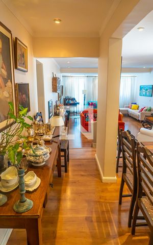 Casa à venda com 380m², 4 quartos e 4 vagas Casa à venda com 380m², 4 quartos e 4 vagasSala