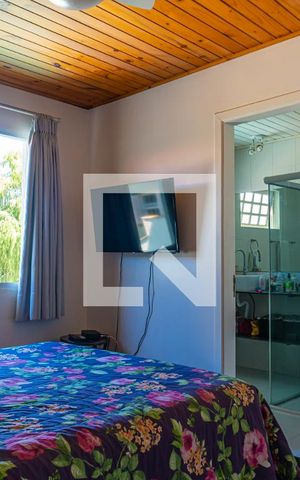 Casa à venda com 380m², 4 quartos e 4 vagas Casa à venda com 380m², 4 quartos e 4 vagasSuíte 1