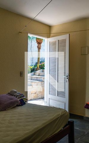 Casa à venda com 380m², 4 quartos e 4 vagas Casa à venda com 380m², 4 quartos e 4 vagasQuarto de Serviço