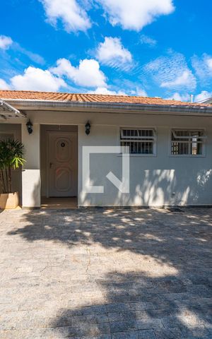 Casa à venda com 380m², 4 quartos e 4 vagas Casa à venda com 380m², 4 quartos e 4 vagasGaragem