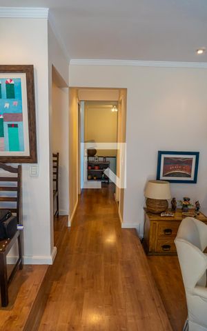 Casa à venda com 380m², 4 quartos e 4 vagas Casa à venda com 380m², 4 quartos e 4 vagasCorredor