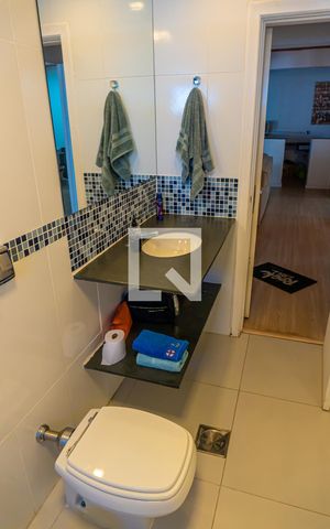 Casa à venda com 380m², 4 quartos e 4 vagas Casa à venda com 380m², 4 quartos e 4 vagasBanheiro Social 2