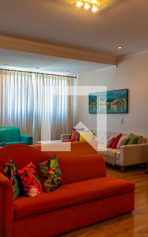 Casa à venda com 380m², 4 quartos e 4 vagas Casa à venda com 380m², 4 quartos e 4 vagasSala
