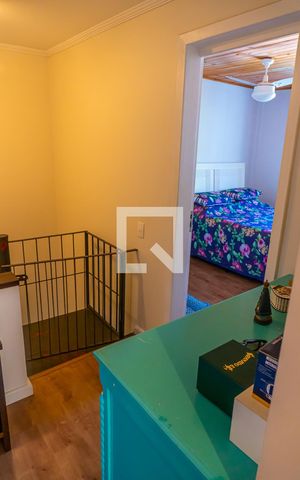 Casa à venda com 380m², 4 quartos e 4 vagas Casa à venda com 380m², 4 quartos e 4 vagasCorredor