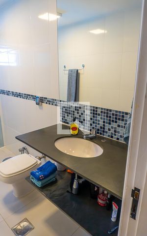 Casa à venda com 380m², 4 quartos e 4 vagas Casa à venda com 380m², 4 quartos e 4 vagasBanheiro Social 2
