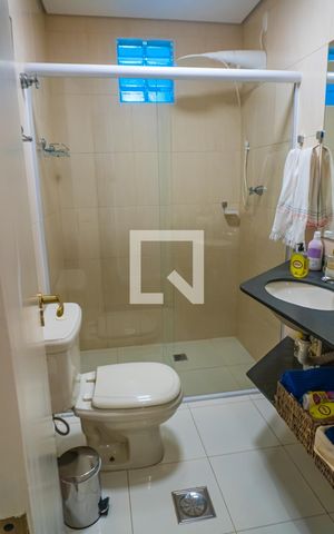 Casa à venda com 380m², 4 quartos e 4 vagas Casa à venda com 380m², 4 quartos e 4 vagasBanheiro Social