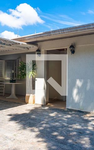 Casa à venda com 380m², 4 quartos e 4 vagas Casa à venda com 380m², 4 quartos e 4 vagasGaragem
