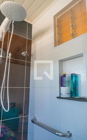 Casa à venda com 380m², 4 quartos e 4 vagas Casa à venda com 380m², 4 quartos e 4 vagasBanheiro da Suíte 1