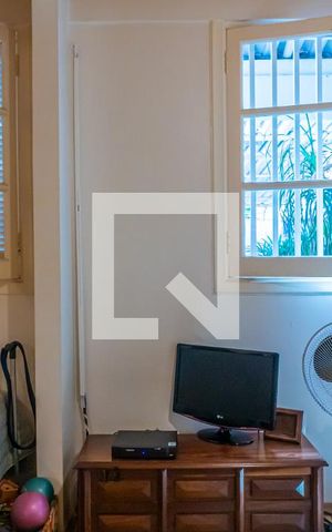 Casa à venda com 380m², 4 quartos e 4 vagas Casa à venda com 380m², 4 quartos e 4 vagasQuarto 1