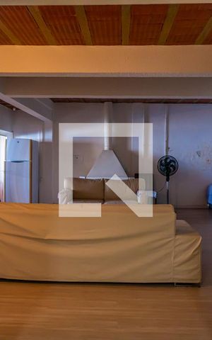 Casa à venda com 380m², 4 quartos e 4 vagas Casa à venda com 380m², 4 quartos e 4 vagasEscritório