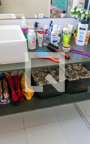 Casa à venda com 380m², 4 quartos e 4 vagas Casa à venda com 380m², 4 quartos e 4 vagasBanheiro da Suíte 1