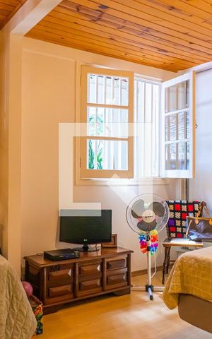 Casa à venda com 380m², 4 quartos e 4 vagas Casa à venda com 380m², 4 quartos e 4 vagasQuarto 1