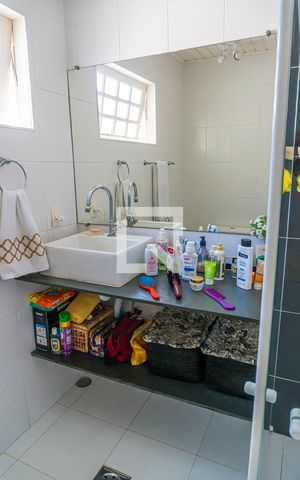 Casa à venda com 380m², 4 quartos e 4 vagas Casa à venda com 380m², 4 quartos e 4 vagasBanheiro da Suíte 1