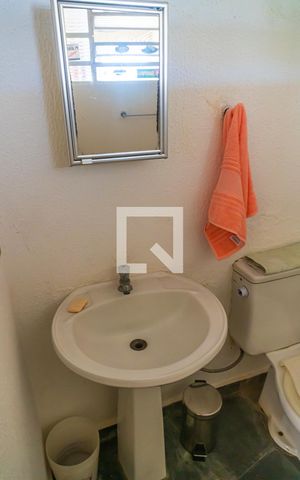 Casa à venda com 380m², 4 quartos e 4 vagas Casa à venda com 380m², 4 quartos e 4 vagasBanheiro de serviço