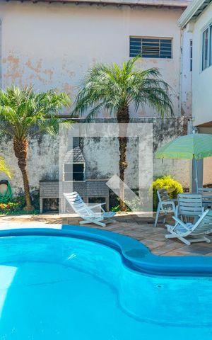 Casa à venda com 380m², 4 quartos e 4 vagas Casa à venda com 380m², 4 quartos e 4 vagasPiscina