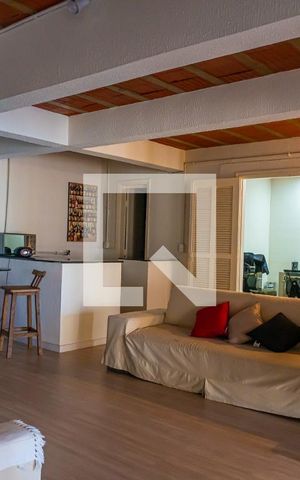 Casa à venda com 380m², 4 quartos e 4 vagas Casa à venda com 380m², 4 quartos e 4 vagasSalão