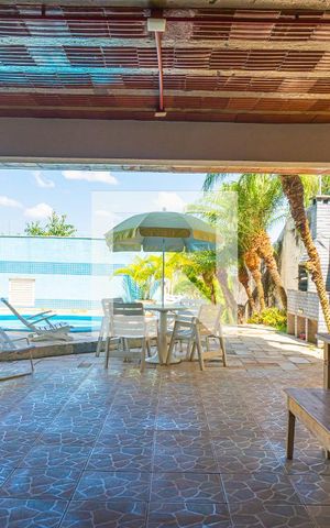 Casa à venda com 380m², 4 quartos e 4 vagas Casa à venda com 380m², 4 quartos e 4 vagasQuintal