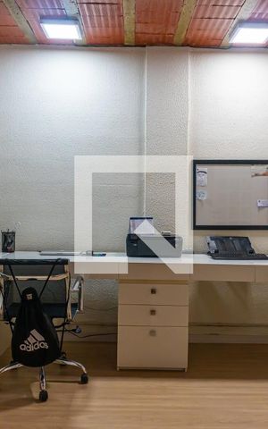 Casa à venda com 380m², 4 quartos e 4 vagas Casa à venda com 380m², 4 quartos e 4 vagasEscritório