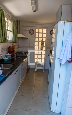 Casa à venda com 380m², 4 quartos e 4 vagas Casa à venda com 380m², 4 quartos e 4 vagasCozinha