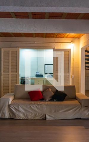 Casa à venda com 380m², 4 quartos e 4 vagas Casa à venda com 380m², 4 quartos e 4 vagasSalão
