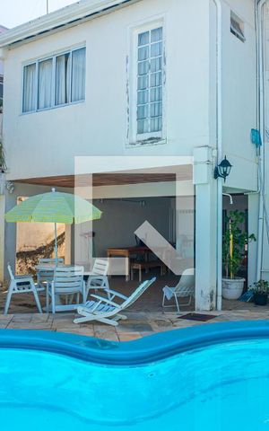 Casa à venda com 380m², 4 quartos e 4 vagas Casa à venda com 380m², 4 quartos e 4 vagasPiscina