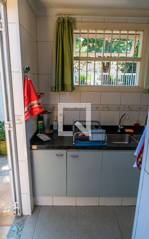 Casa à venda com 380m², 4 quartos e 4 vagas Casa à venda com 380m², 4 quartos e 4 vagasCozinha