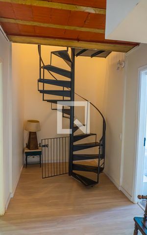 Casa à venda com 380m², 4 quartos e 4 vagas Casa à venda com 380m², 4 quartos e 4 vagasCorredor