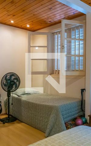 Casa à venda com 380m², 4 quartos e 4 vagas Casa à venda com 380m², 4 quartos e 4 vagasQuarto 1