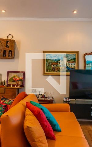 Casa à venda com 380m², 4 quartos e 4 vagas Casa à venda com 380m², 4 quartos e 4 vagasSala
