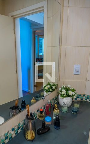 Casa à venda com 380m², 4 quartos e 4 vagas Casa à venda com 380m², 4 quartos e 4 vagasBanheiro Social