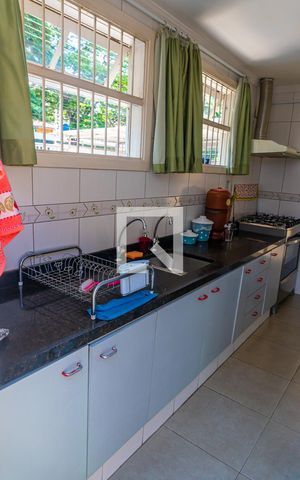 Casa à venda com 380m², 4 quartos e 4 vagas Casa à venda com 380m², 4 quartos e 4 vagasCozinha