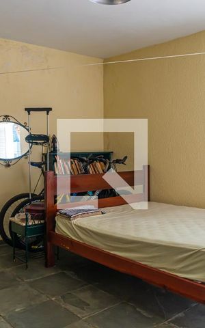 Casa à venda com 380m², 4 quartos e 4 vagas Casa à venda com 380m², 4 quartos e 4 vagasQuarto de Serviço