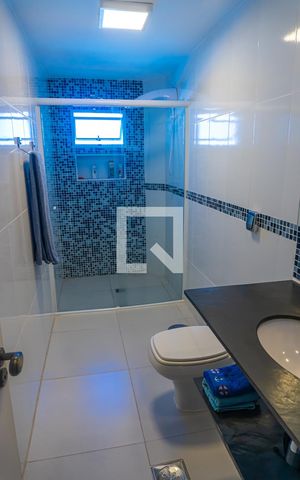 Casa à venda com 380m², 4 quartos e 4 vagas Casa à venda com 380m², 4 quartos e 4 vagasBanheiro Social 2