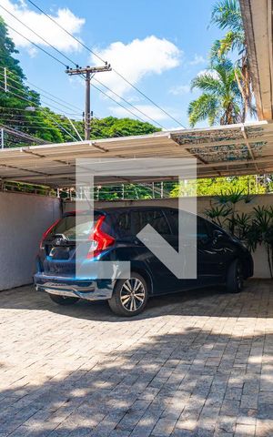 Casa à venda com 380m², 4 quartos e 4 vagas Casa à venda com 380m², 4 quartos e 4 vagasGaragem
