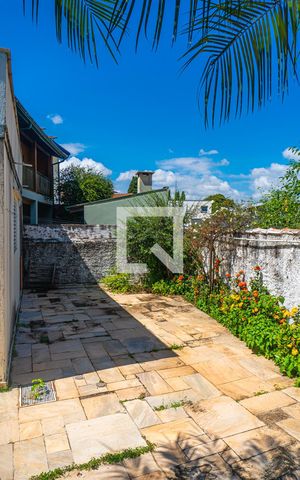 Casa à venda com 380m², 4 quartos e 4 vagas Casa à venda com 380m², 4 quartos e 4 vagasQuintal